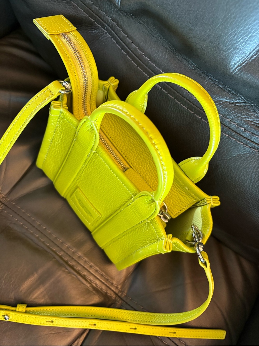 LIKE NEW*** Marc Jacobs The Tote Bag Mini in Neon Lime - Picture 6 of 6